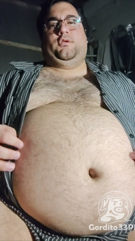 Porco gordo, sujo e suado se masturba o dia todo