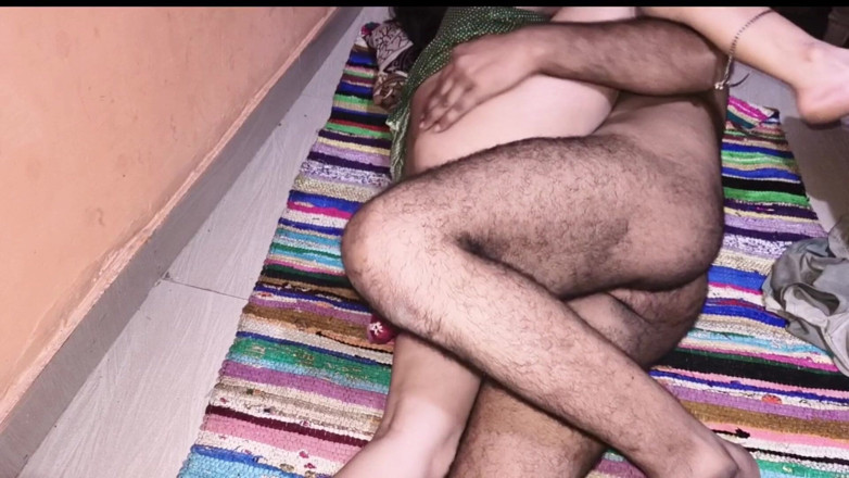 Village studio: Me follé a su hermanastra en posición misionera