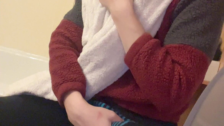 sweethanajapanese: Drobná přírodní prsa Hana tak pěkná je v koupelně ve...