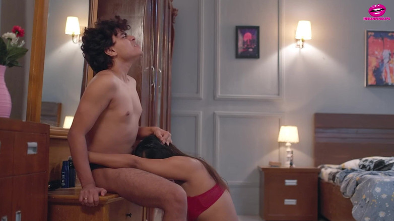 Indianpinklips: Un devar surprend une bhabhi en train de se faire...