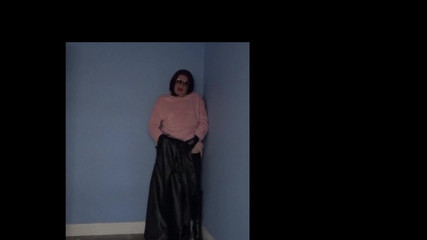 Leather Kirsten: 핑크색과 검은색으로 플레이하기