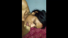 Popmini: Desi Mumbai Rashmi saje a zezadu se svým dlouholetým přítelem