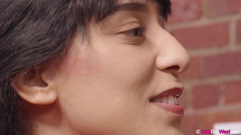 Girls Out West: สาวขนดกเงี่ยน Violet Russo โดนเลียขนหีโดยสาวผมแดงหน้าอกเล็ก Zazi