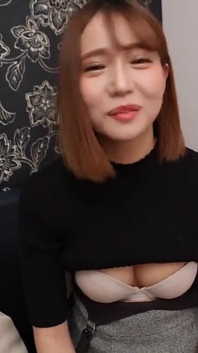 Une Asiatique excitée se fait baiser