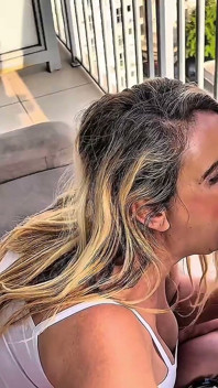 Blonde mariée MILF profite d’un sexe noir dans la fourrure