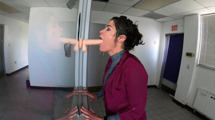 Sammi Starfish: Suck for service