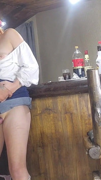 Diciottenne prende il grosso cazzo del patrigno in una vera piccola figa stretta