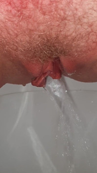 Milf amatur kencing dekat tandas. Pelbagai Adegan.