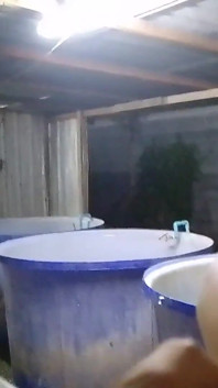 Prosím, pomozte mi otřít záda.