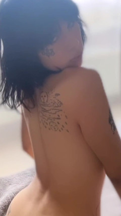 Hot Babe Waiting for You thumbnail
