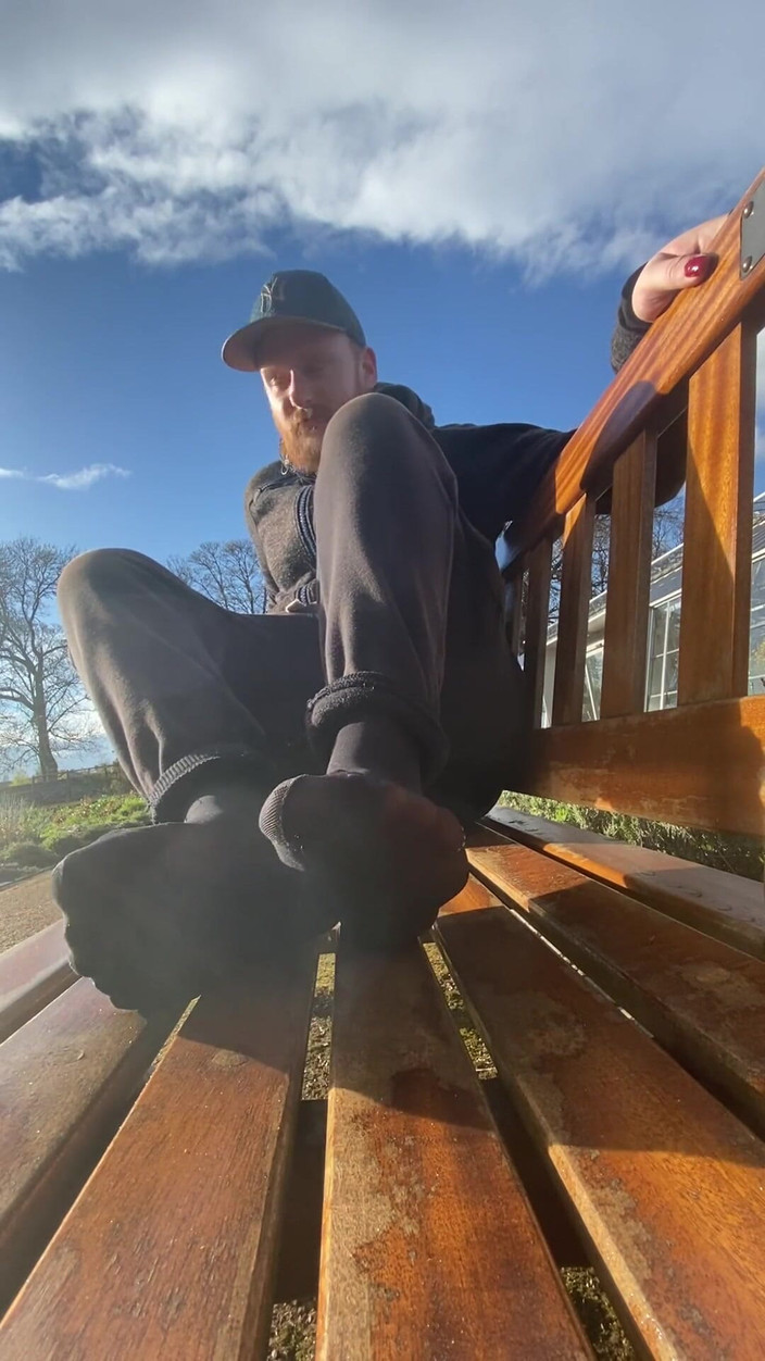 Ava Maxwell: Kult stóp na świeżym powietrzu