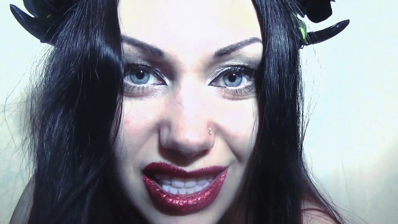 Goddess Misha Goldy: Succubus Lapar untuk Spermamu