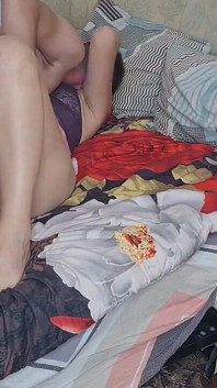 Sesso a tre appassionato con doppia penetrazione