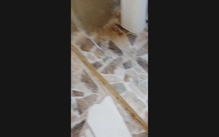 Assbooy: Un gran culo nero si scopa un dildo e si...