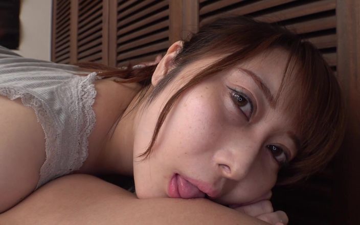 Aki Tube Channel: Madoka, boquete engolindo esperma com jovem amigo em primeiro plano
