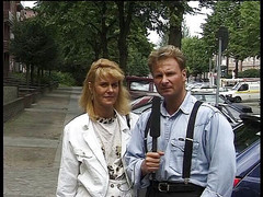 Lucky Cooch: Blonďatá milfka dává rozhovor