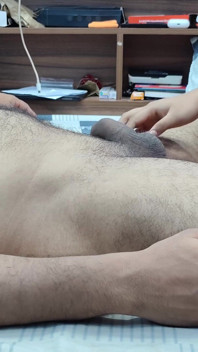 Mädchen küsst und footjob
