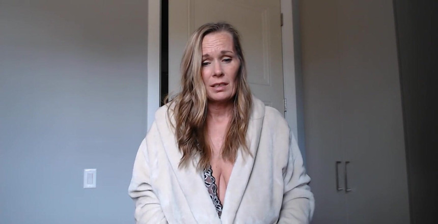 KimitheMilfMommy: แฮปปี้ ฟรายเดย์! อันนี้เรียกว่า kinky as fuck