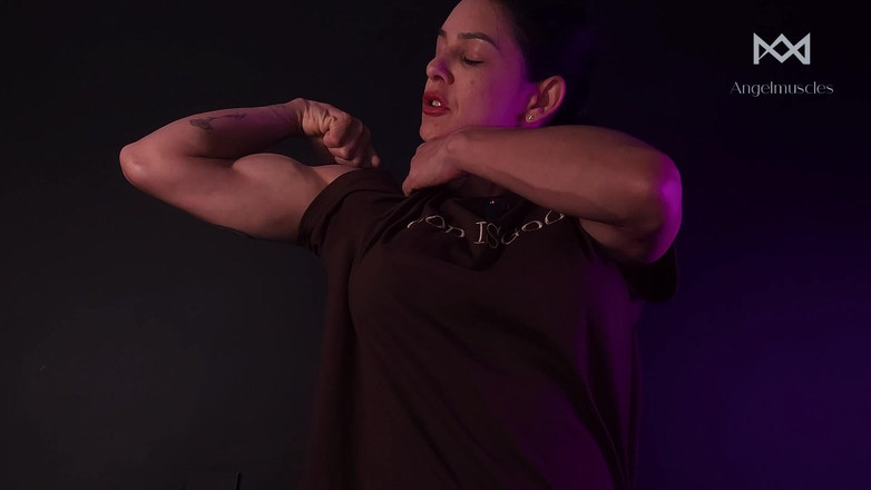 Angelmuscles: 視点:彼女は私の血管の浮き出た腕に屈した