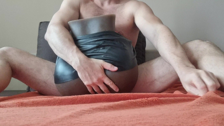 Naxy: Minifalda de cuero flaca y sesión de bragas brillantes