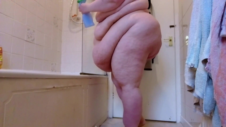 SSBBWLadyBrads: Nagi SSBBW czyści niższy widok kamery