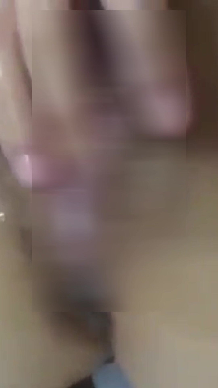 yellowsubmarine: カメラの前でマスターベーション