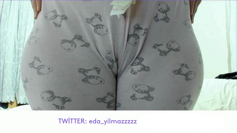 turk_milf_porno: Camel Toe in Pajamas Close up