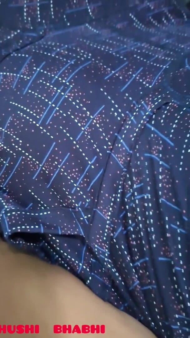 Sanjusingh109: bhaartiy patni aur pati ke dost donon ne chupke se...
