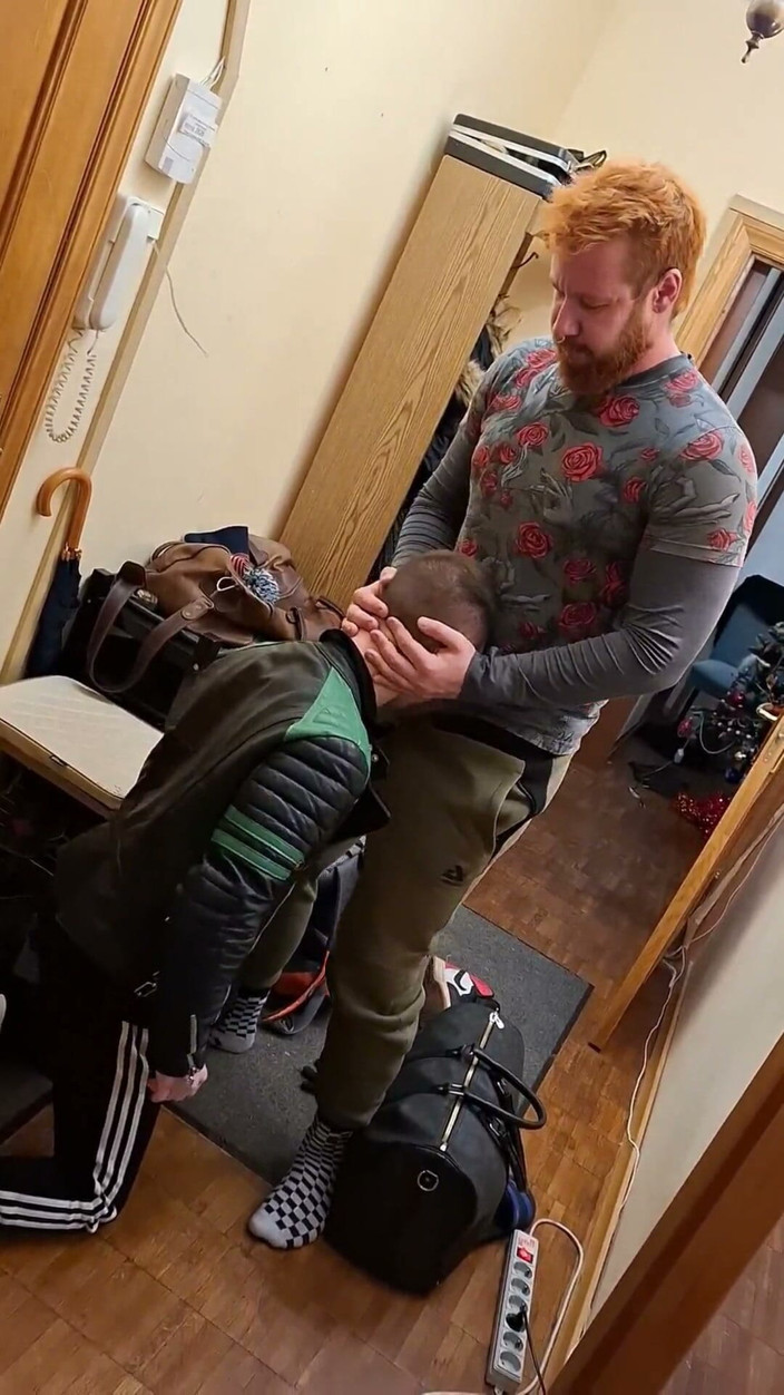 Baltic Hunk: Kulit menghisap zakar dari beruang halia