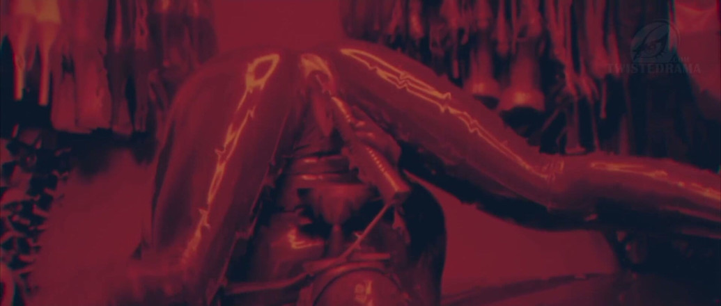 Twistedrama: Climax salope auto-pisse