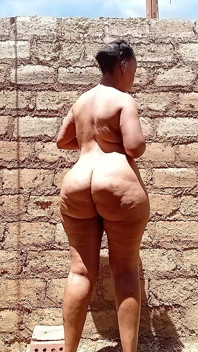 Riskantes outdoor nacktes Twerking, hintern klatschen und spreizen mit Countdown zum abspritzen