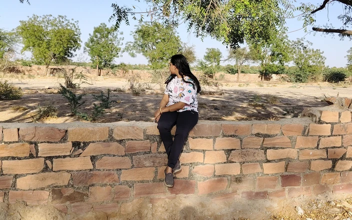 Desi Beautiful Kajal Bhabhi Enjoying with Her Favorite Bull While Husband Recording