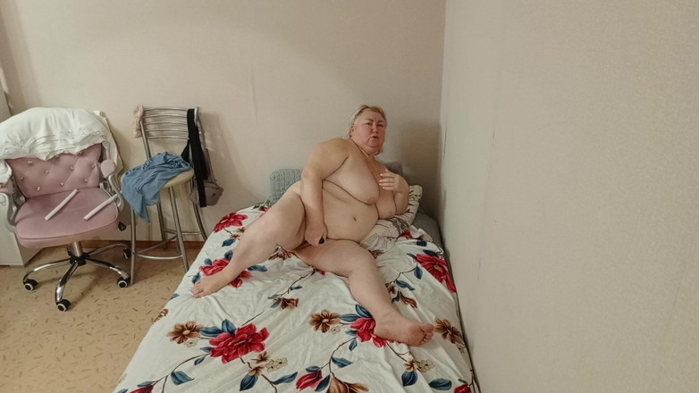 Zona901: Duży tyłek macochy i duża owłosiona cipka