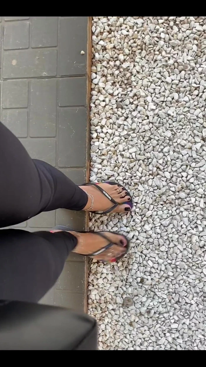 KiffaFeet: Приезжая домой с этим идеальным черным педикюром