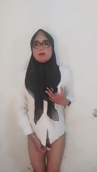 Od učitele k závislákovi na penisu – Hijabi sissy s rozbitou myslí