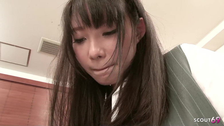 Asian porn collection: Три японські офісні дівчата спокушають одного хлопця на груповий секс без цензури, одягнені жінки, голі чоловіки, фемдом, кремпай