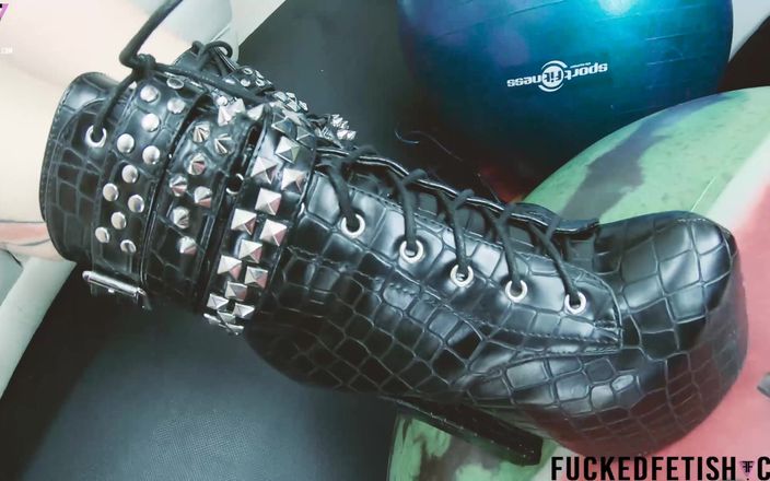 Fucked fetish: Ridde gonflabilă prinsă cu cizme înalte domnișoara Rosario