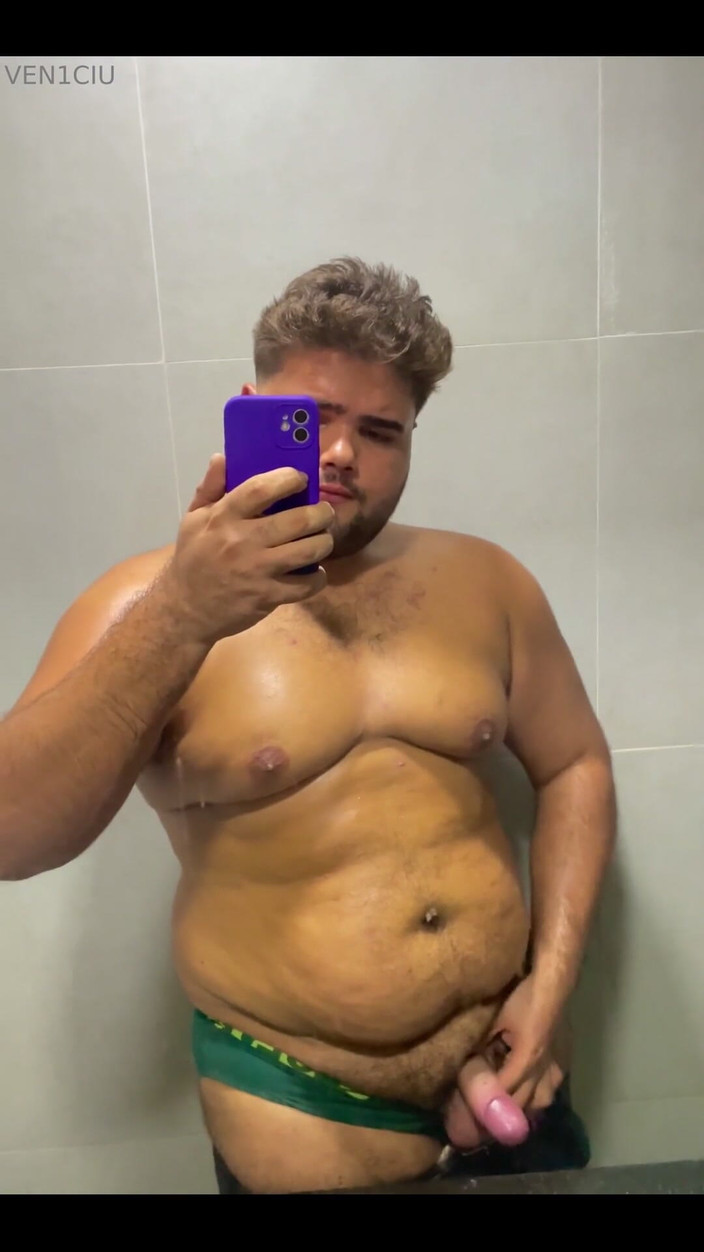 VEN1CIU: Il bagno della palestra