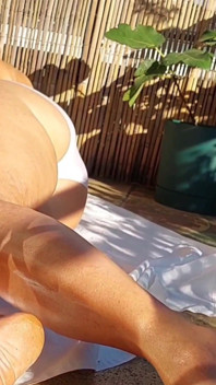 La Hermosa Esposa Madura Selena Disfruta Del Tiempo Desnudo Al Aire Libre