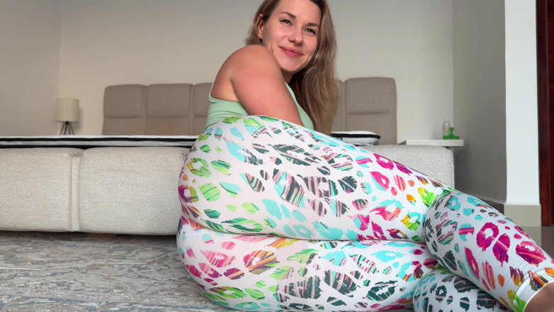 Mrs Peachesxx: Pregătește-ți nasul pentru pârțurile mele lungi gassy în jambierele de la...