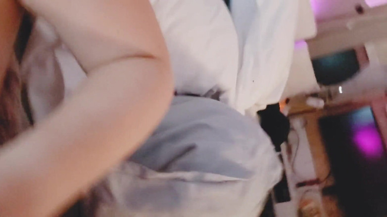 Ailia nixx: El coño de la esposa caliente está lleno de un...