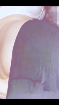 Kladení vajíček a nacpávání obrovské koule dovnitř!