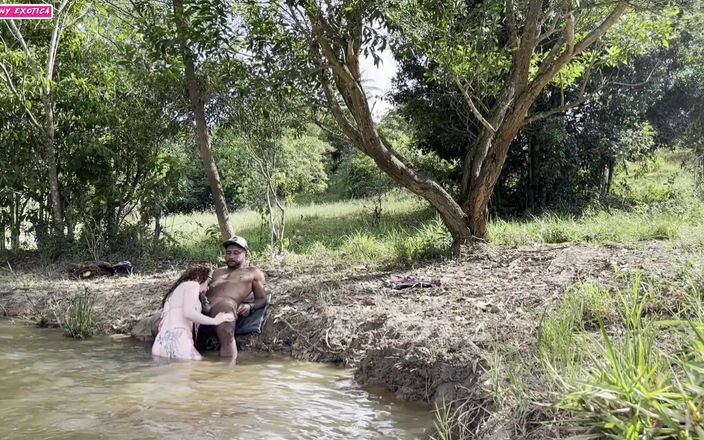 Lorrany exotica: Ik dacht dat de rivier verlaten was en nam naakt...