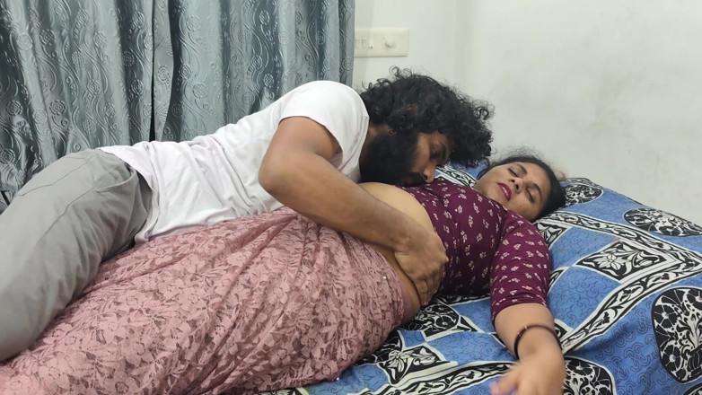 Vaigavarun45: Sari, hüfte, Press navel romantik