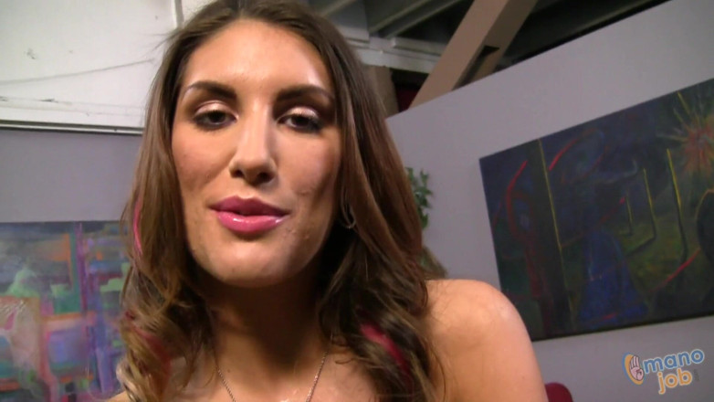 Finishes The Job: August Ames en apunta a complacer