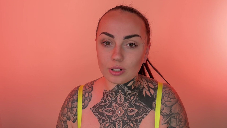 Miss Valentina: Làm nhục trong nhà vệ sinh