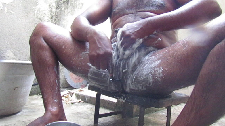 Tamil x cock: Uomo caldo maturo che fa il bagno e cancella i...