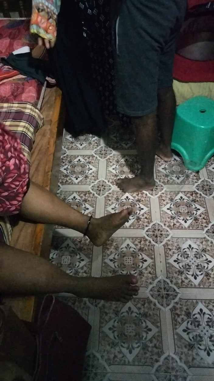 Tamil lesbian: 胸が触れるホットトーキング