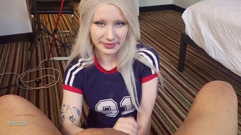 PornoJuice: Petote Blondes suka menyembah batang hitam