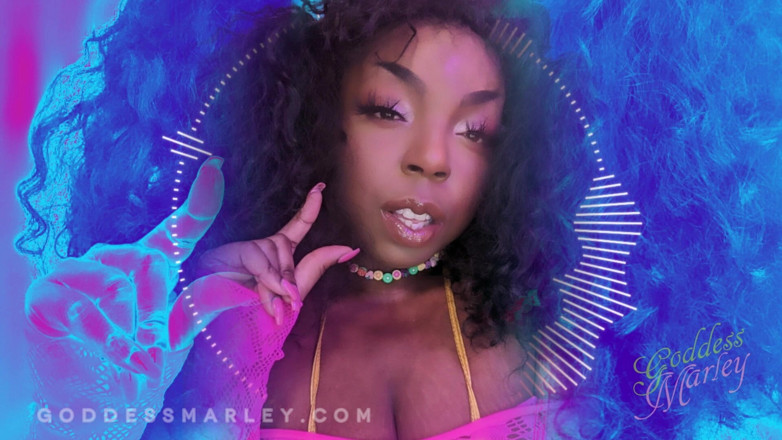 Goddess Marley: Toată lumea știe că ești micuț